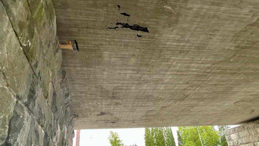 Maaherrankadun junasillassa vakavat rakennusvahingot – korjaus vai uusiminen
